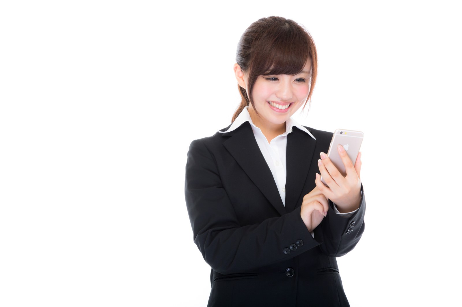携帯を操作する女性の写真