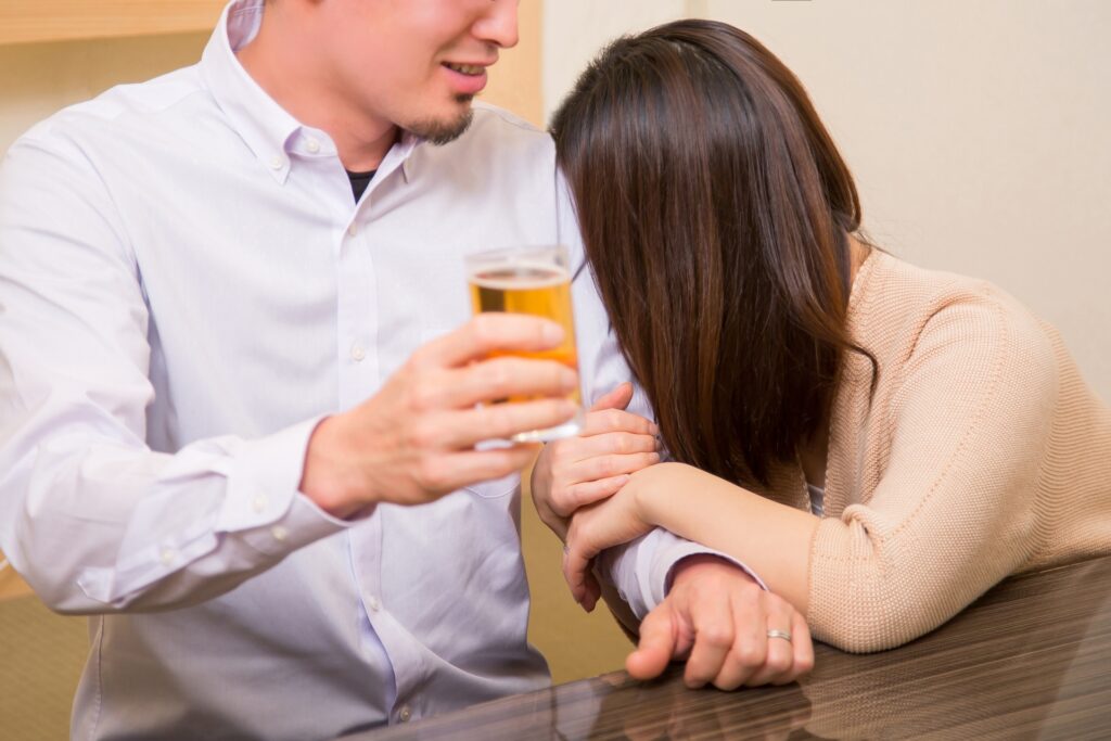 酔って甘える男女